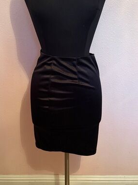 iris Black Mini Pencil Skirt